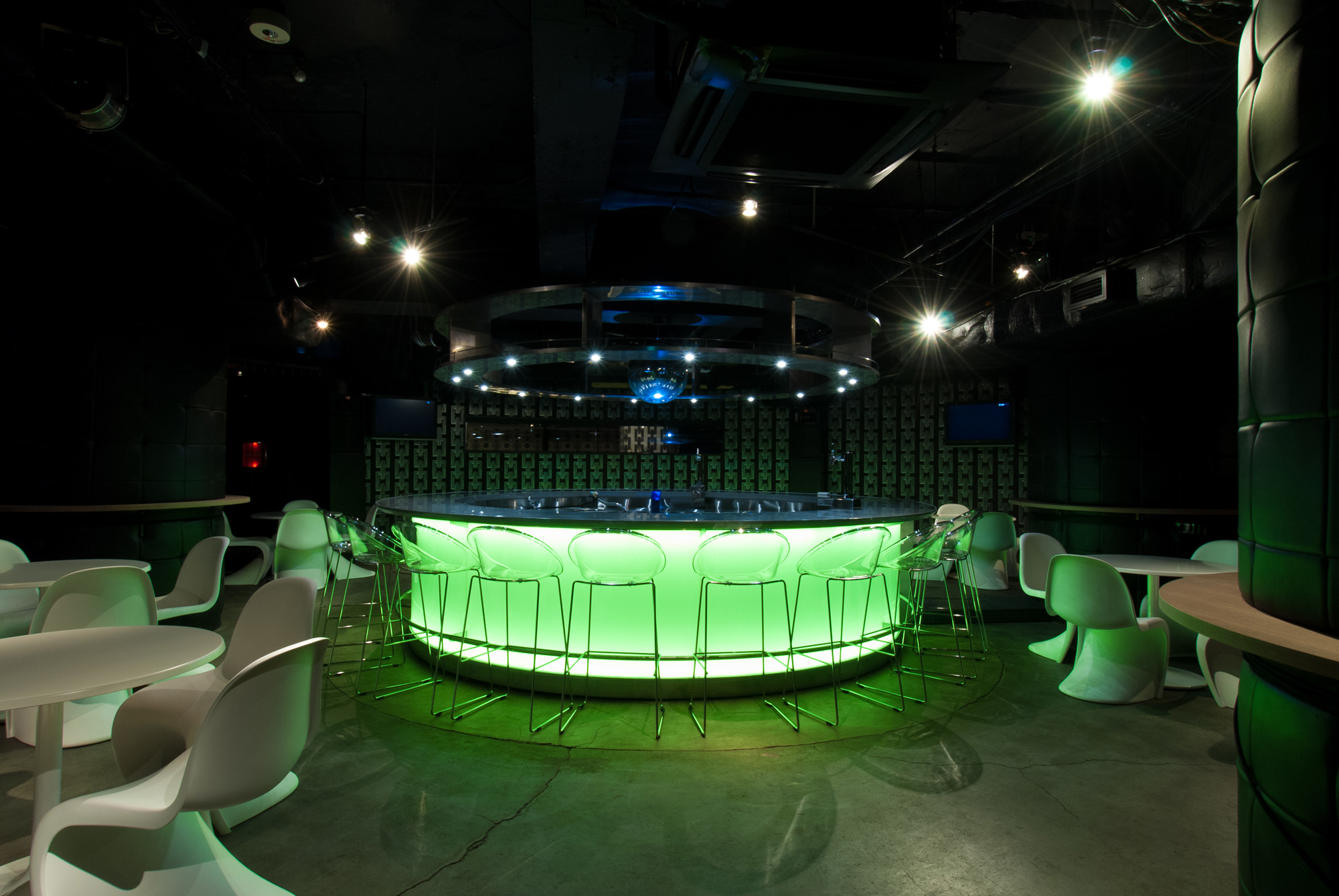 狐餐厅与酒吧·消毒湿巾 UDC （注：这里UDC若为特定名称或有特殊含义，因信息不足难以更精准，WIPE推测为消毒湿巾之类物品，但可能需根据具体情况判断 ） 丨日本东京丨洼田建筑都市研究所-12