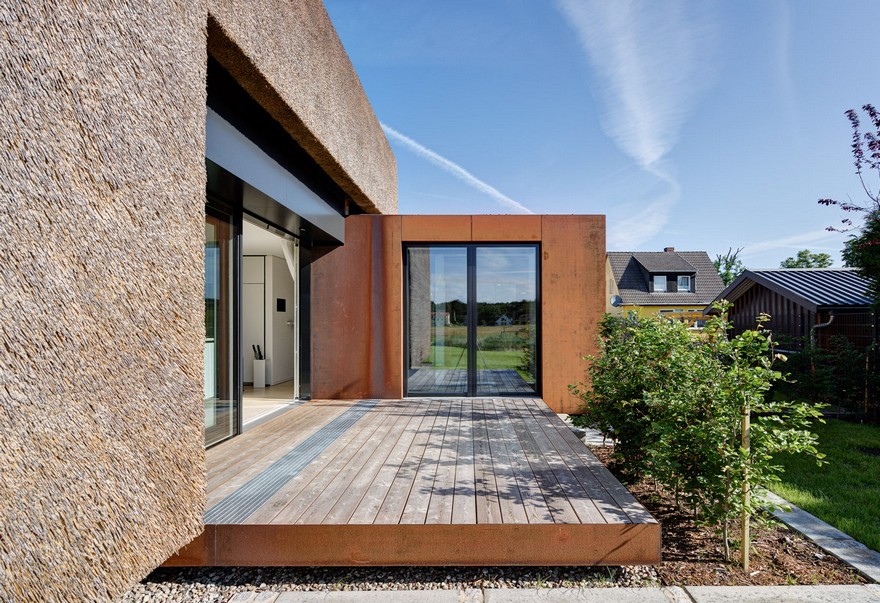 德国普雷罗度假屋 现代茅草屋诠释-26