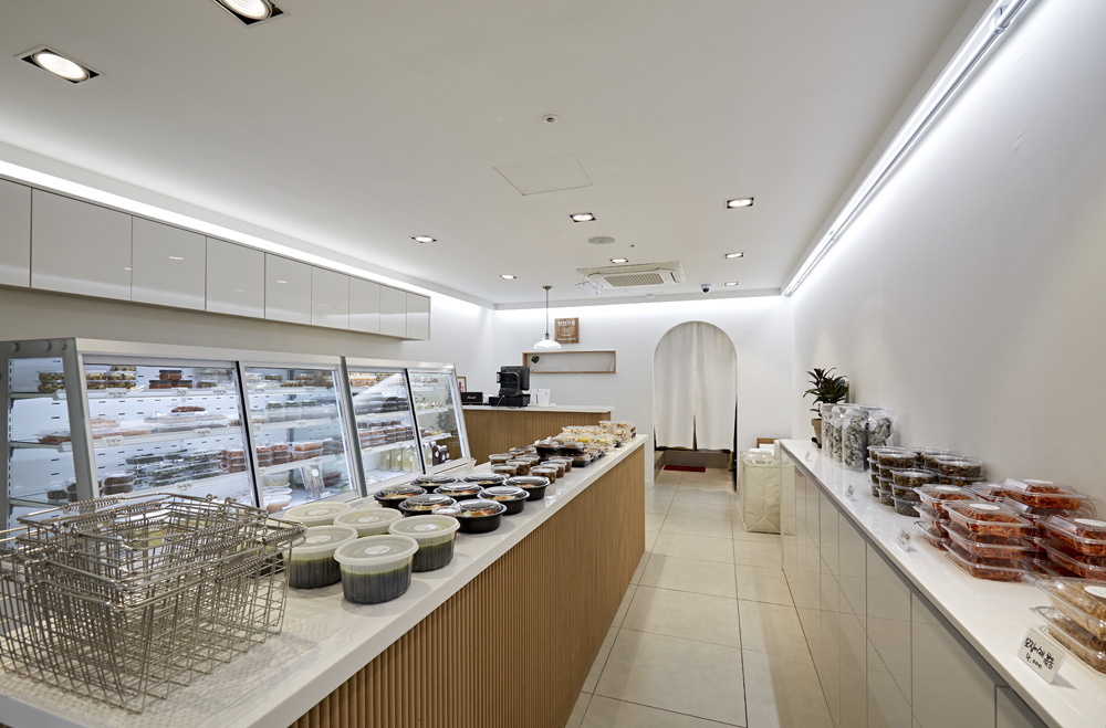 15 坪极简双色调餐厅设计，打造清爽美食空间-4