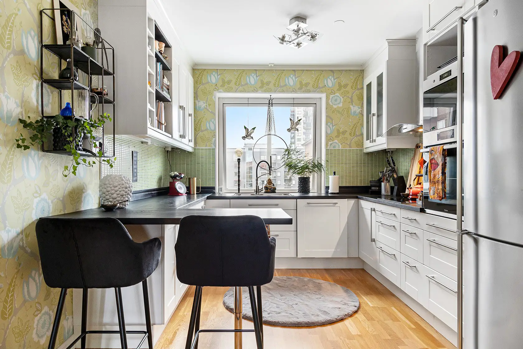 色彩斑斓的瑞典 77m2 公寓 | 极简与丰富的完美结合-8