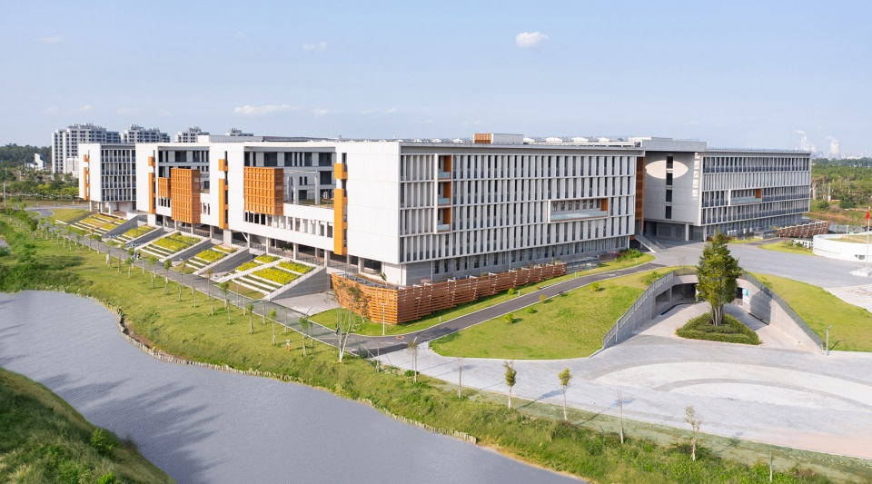 广东石油化工学院公共教学组团——依山傍水,打造生态校园-41