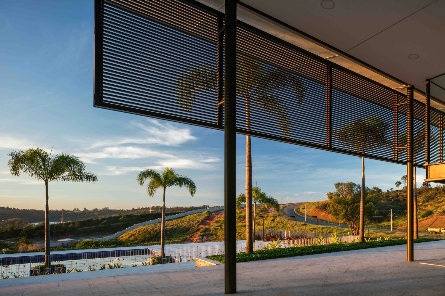 巴西自然景观中的社交俱乐部总部-51