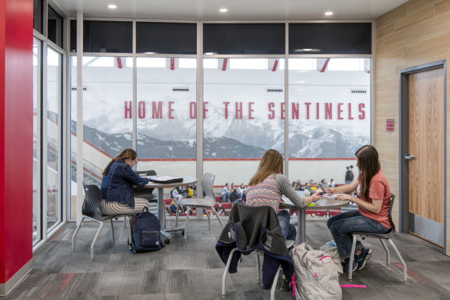 Mountain Ridge 高中-9