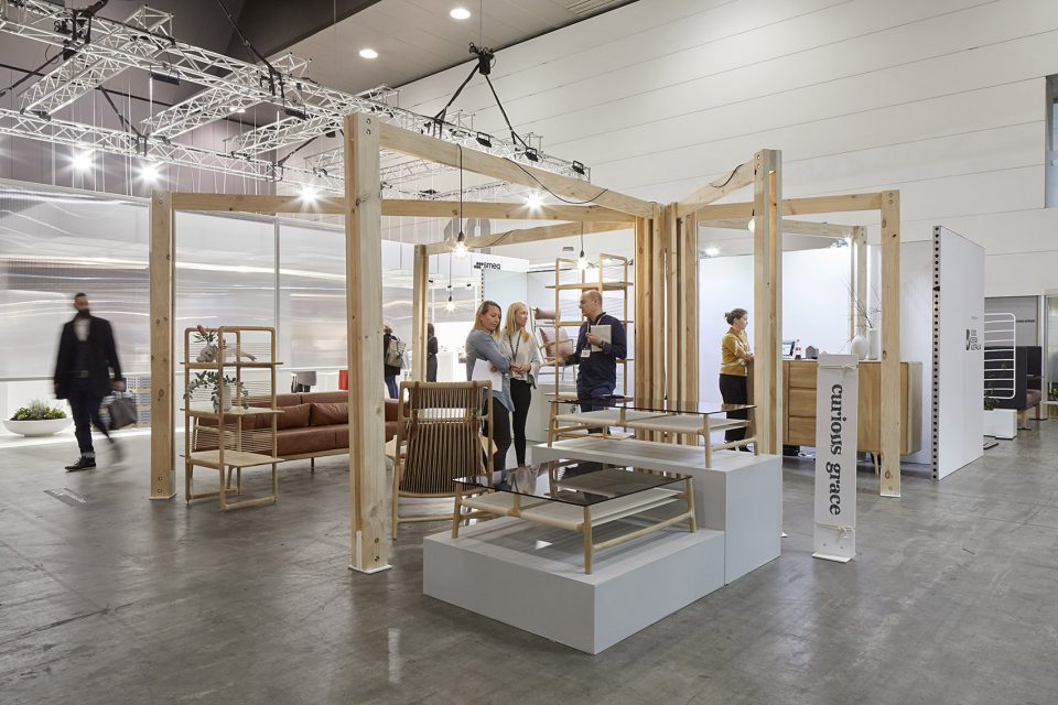 循环展台设计 | Curious Grace 的 360 度家具盛宴-3