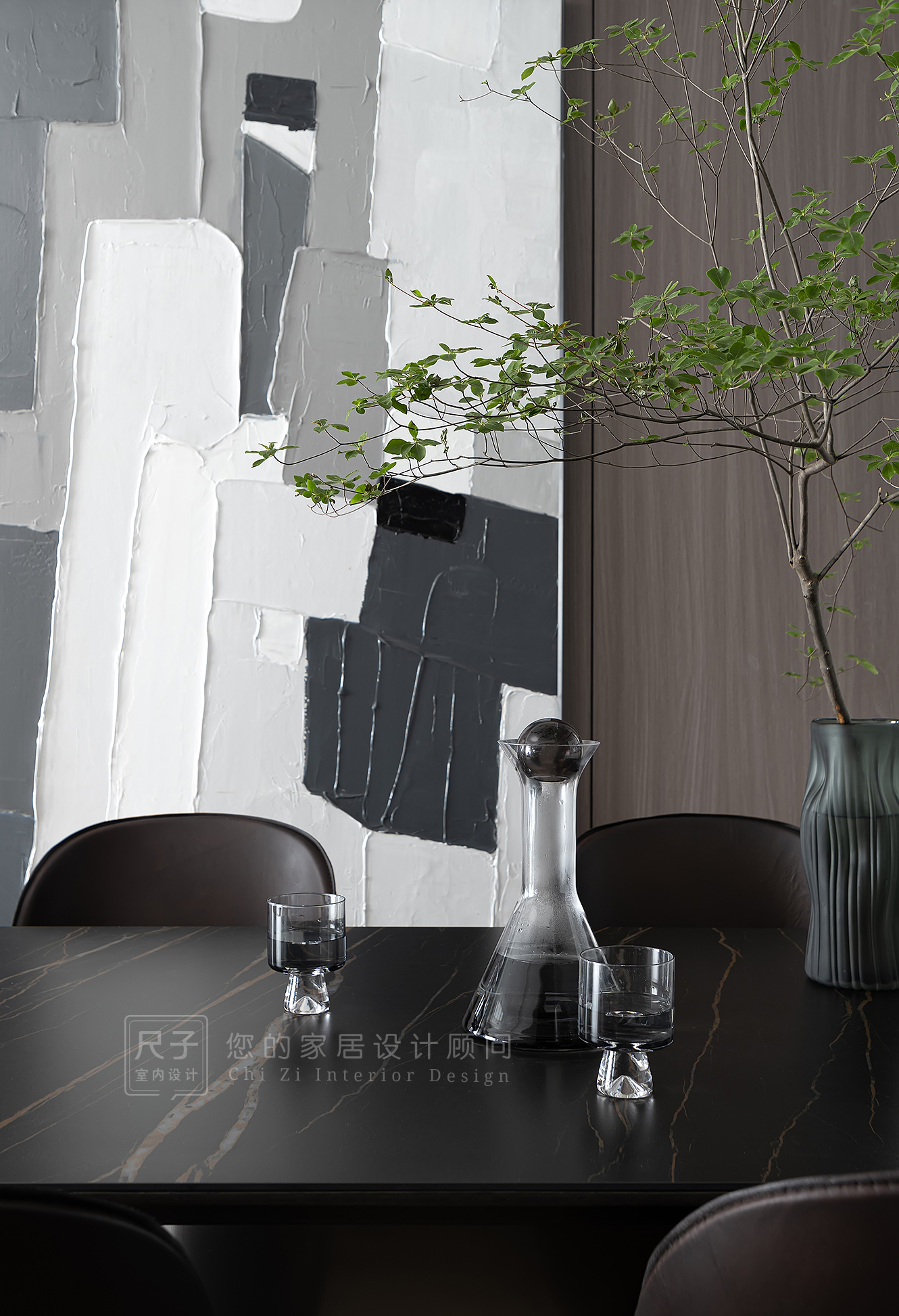 酷灰质感的都市馨居丨中国深圳丨尺子室内设计-0