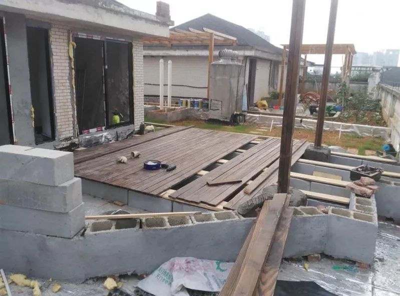 不惑之年，他自己动手建了一座楼顶花园，养花种菜喂鱼……-57