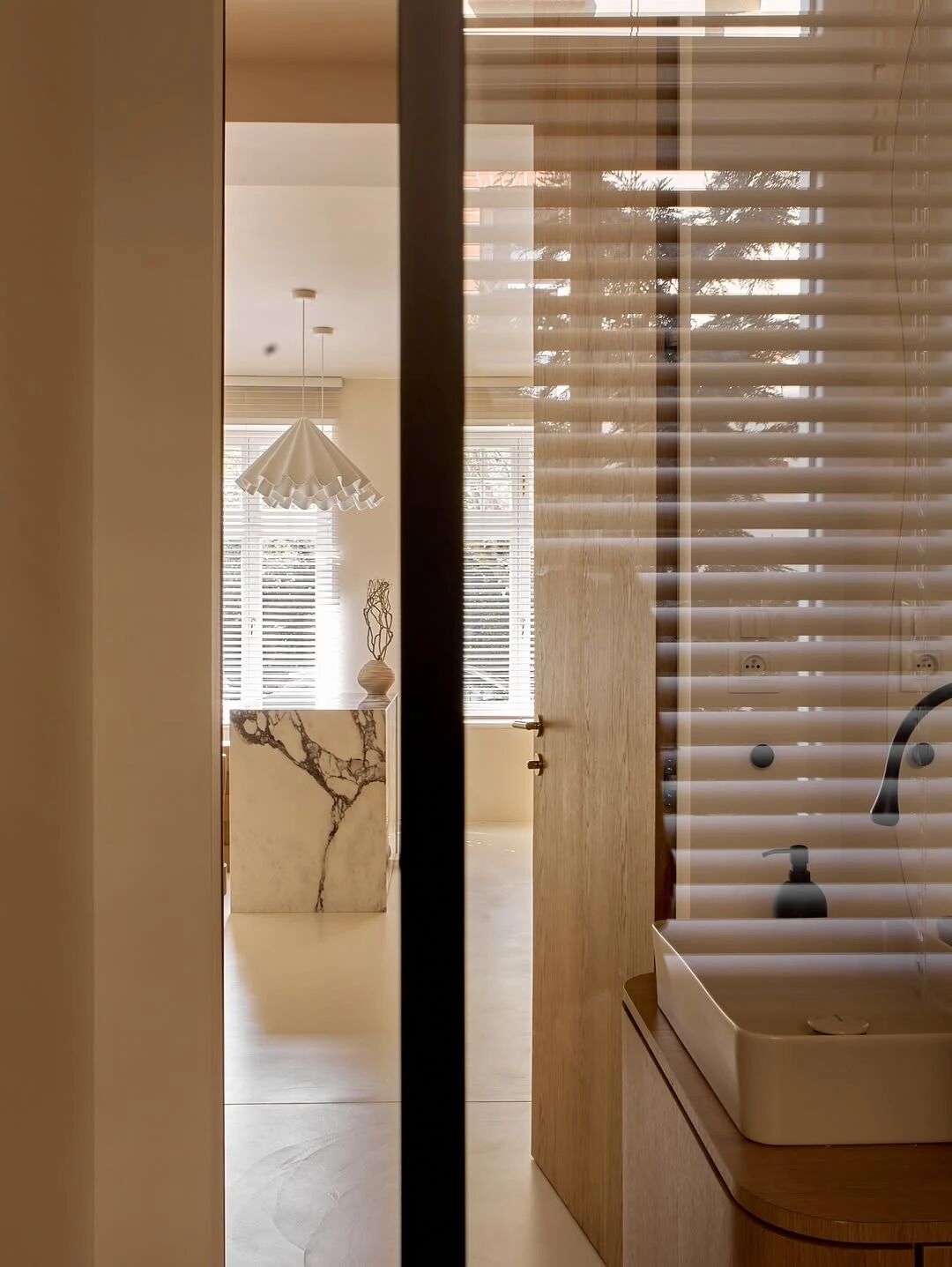 一位女子晒出75㎡的小家，仅凭一个厨房而走红，网友：太有审美了！_20250915-23