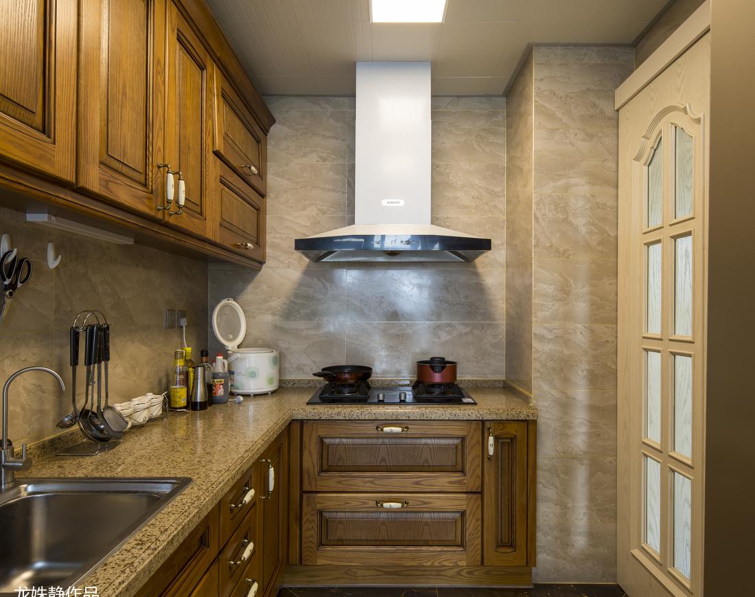 欧式客厅的温馨与雅致-6