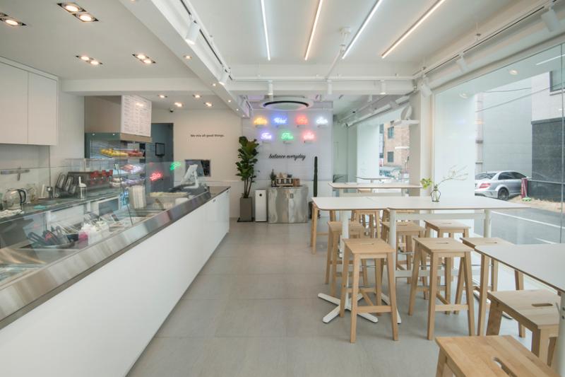 极简现代风 打造舒适美食空间-4