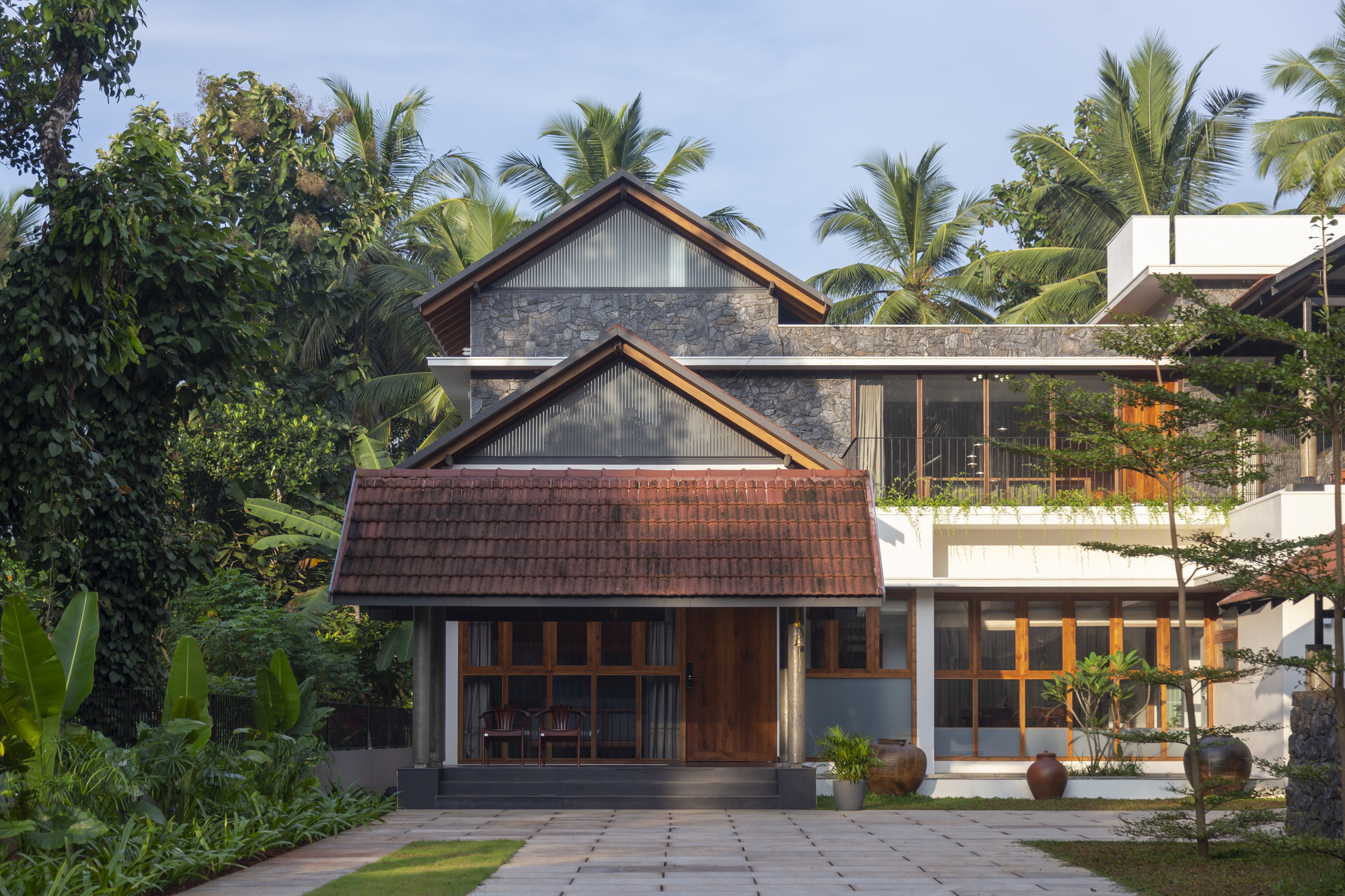 倾斜的家丨印度丨casa design studio-25