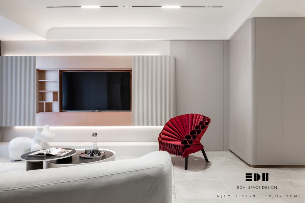 星空之梦 · 红金交织的现代家居空间-15