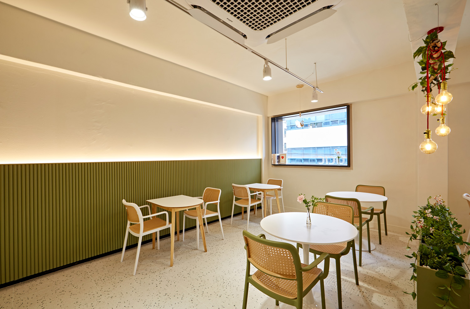 白色与木色 | 20 平米小空间的极简设计魅力-12