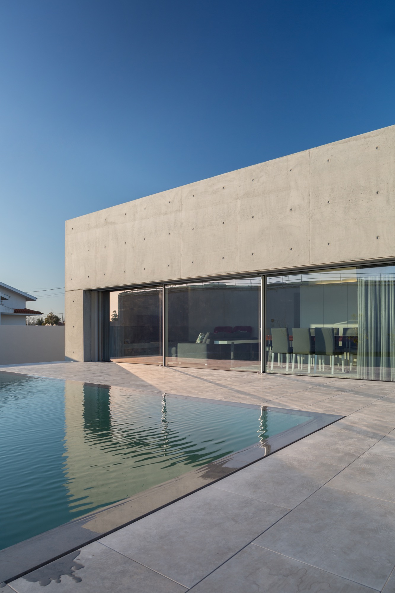 融入地形的葡萄牙私人住宅-82