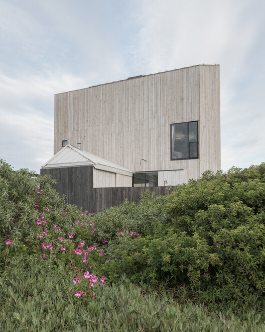 El Gauchal House · 海岸边的垂直之家丨智利丨Iván Bravo Arquitectos-25