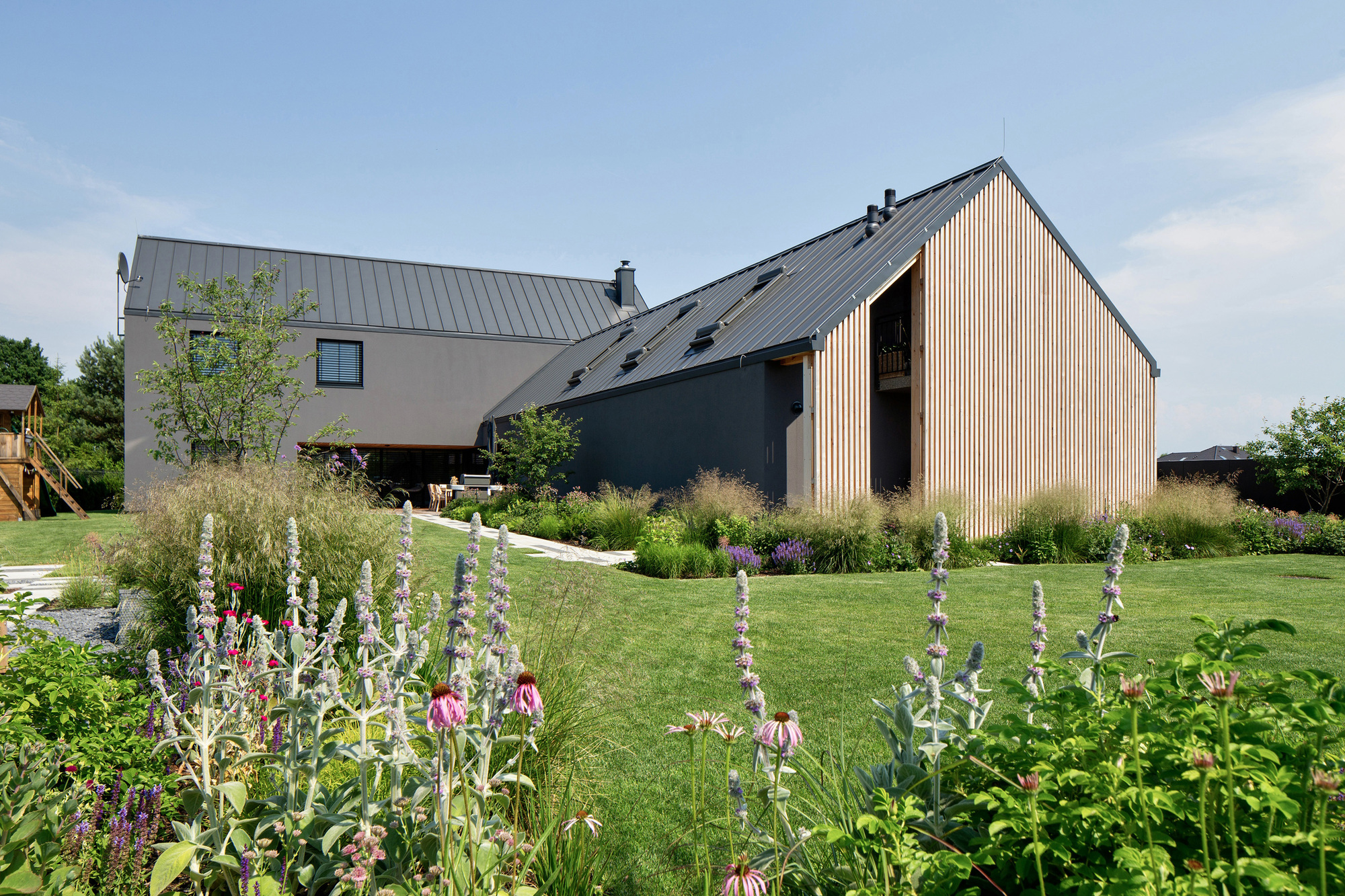 灰色房子丨RS+ Robert Skitek-24