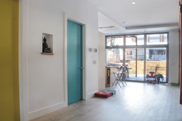 My Houzz: Vibrant Colors Meet Natural Materials in Montreal  -  Decor Ideas-22