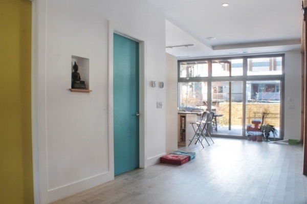 My Houzz: Vibrant Colors Meet Natural Materials in Montreal - Decor Ideas-22