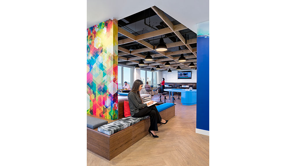 Gensler 打造的水岸风情创新办公空间-3