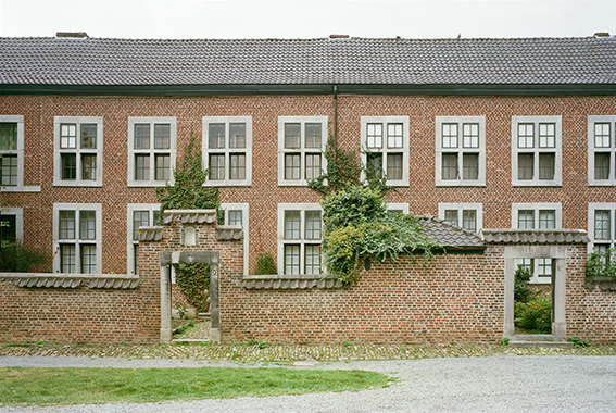 Z33 艺术馆 · 静谧之墙与城市对话-59