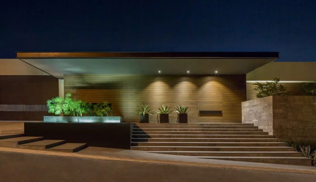 HouseMT|坡地光幕：蒙特雷星环里的悬浮极简主义-12