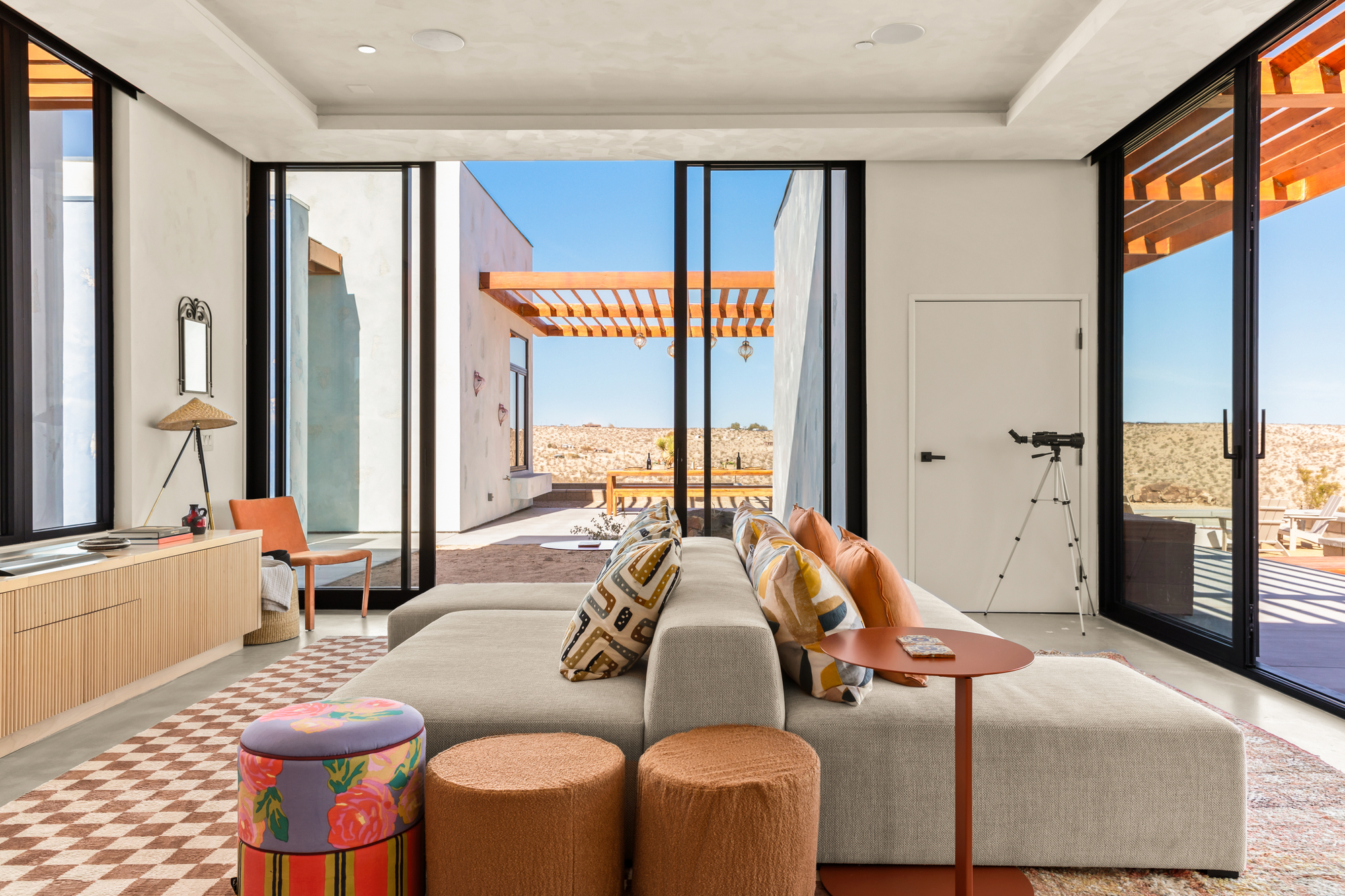 丨美国丨Studio AdM-18