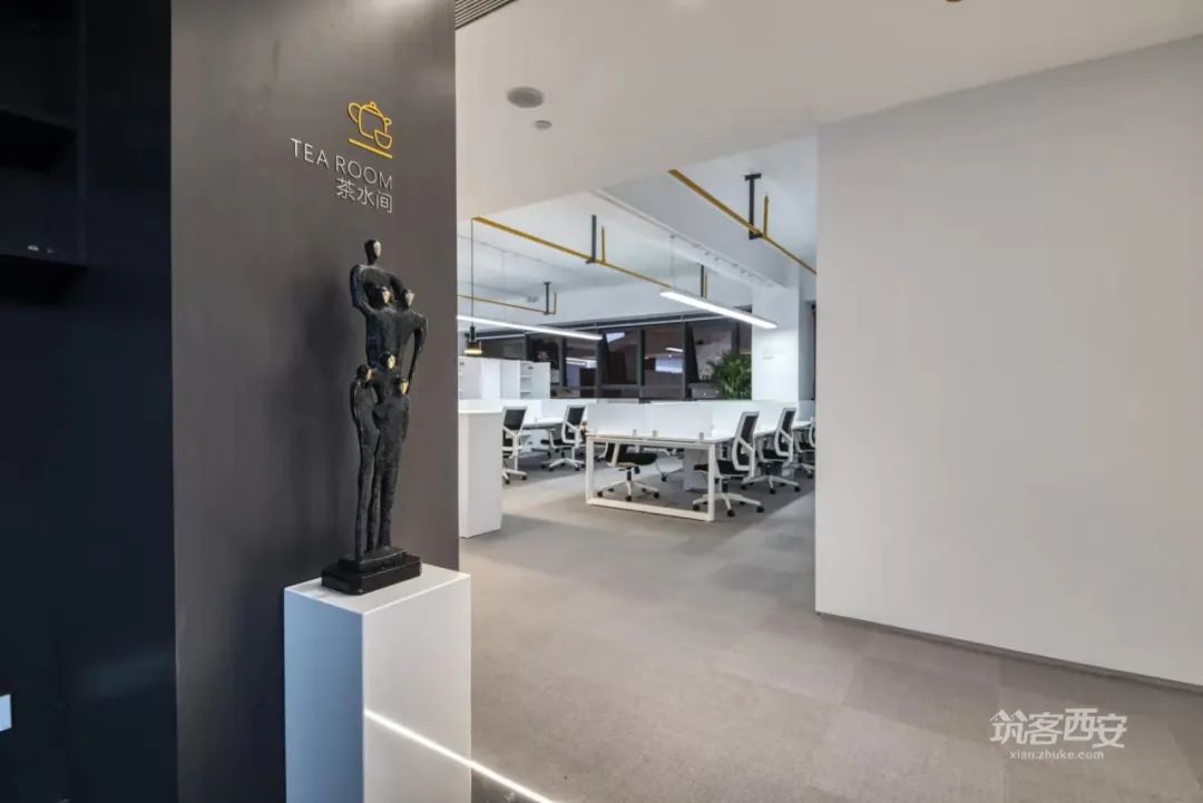 不锈钢吊顶打造科技感消防公司办公空间-33