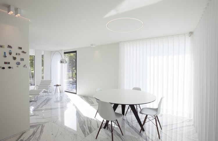 比利时哈塞尔特现代家庭住宅-30