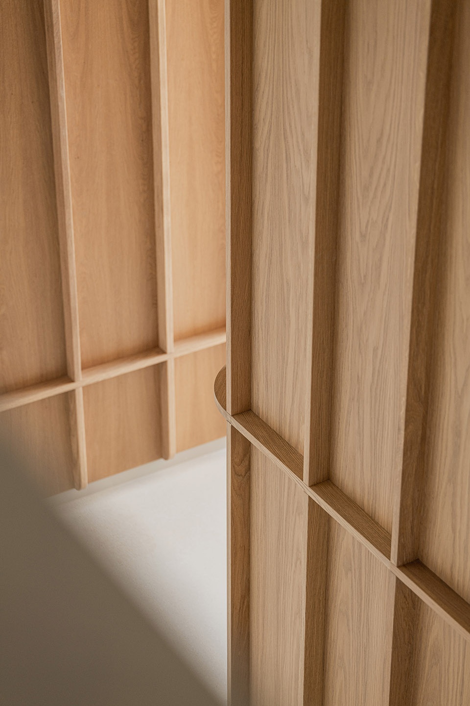 荷兰海滨顶层公寓 | 全景视野与橡木空间的完美融合-37