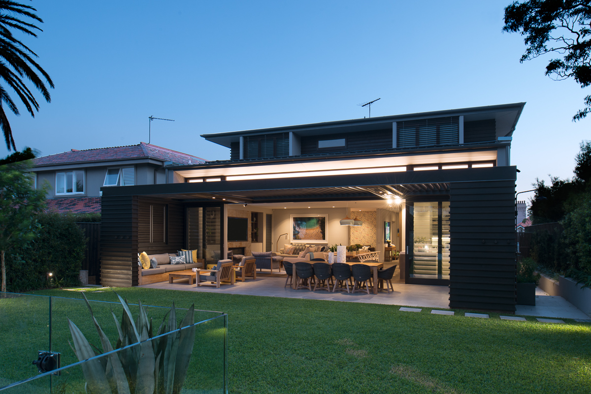 悉尼港边山巅上的现代家园-31