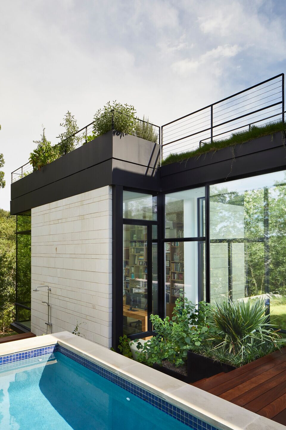 德州奥斯汀湖畔简约石 Glass Bridge 住宅-25