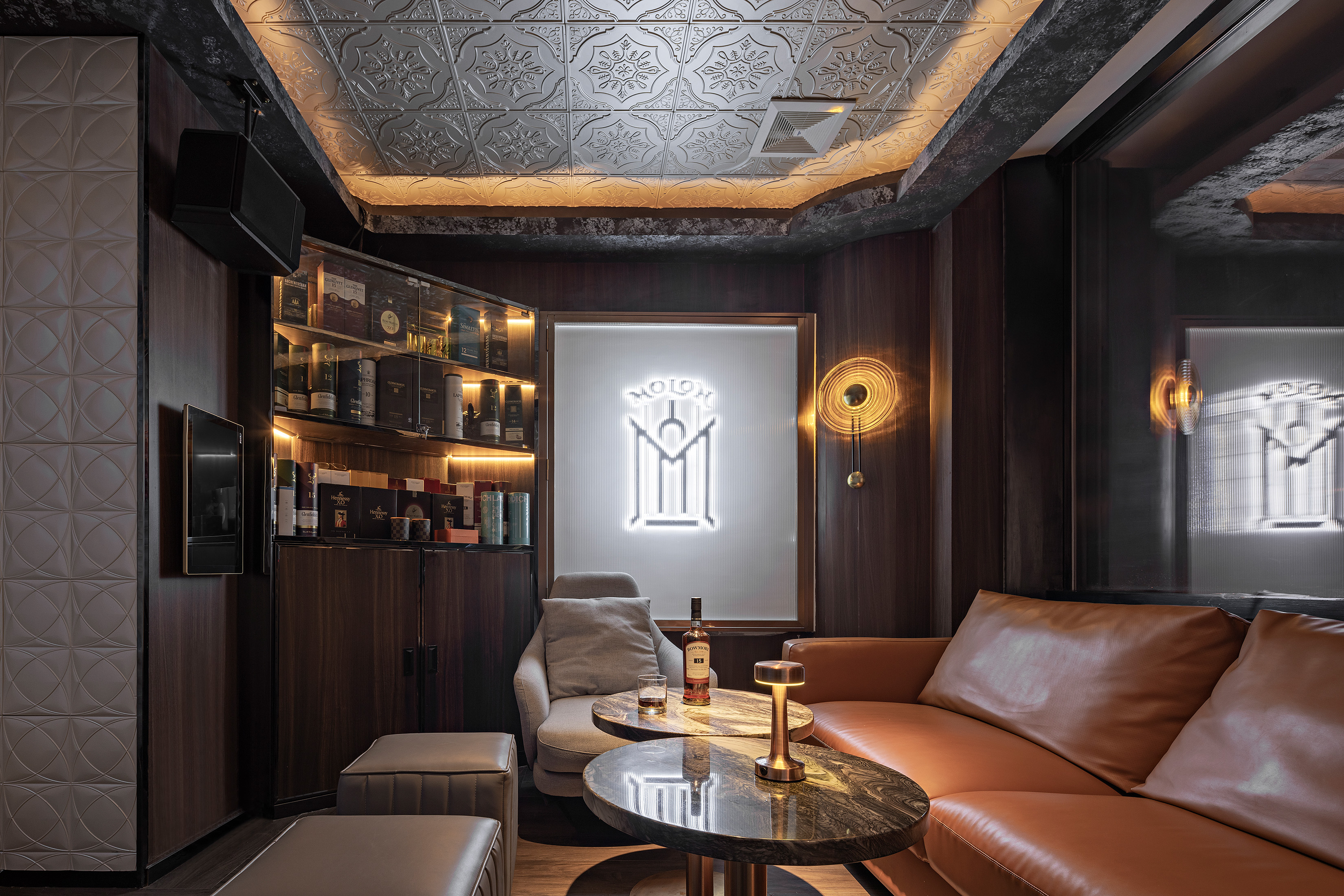 自由与品位 · Molon 摩伦威士忌酒吧丨中国广州丨SeeeDesignStudio SDS 在目设计-33