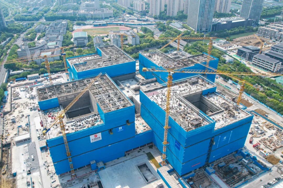 “暖心风车”新进展！中建八局无锡医疗健康产业园项目主体结构全面封顶-11