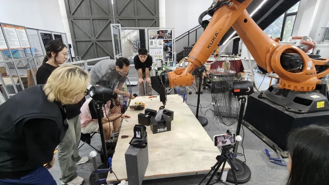 生形融合·幻境物质化——从三维生成式人工智能到机械臂增材建造-300