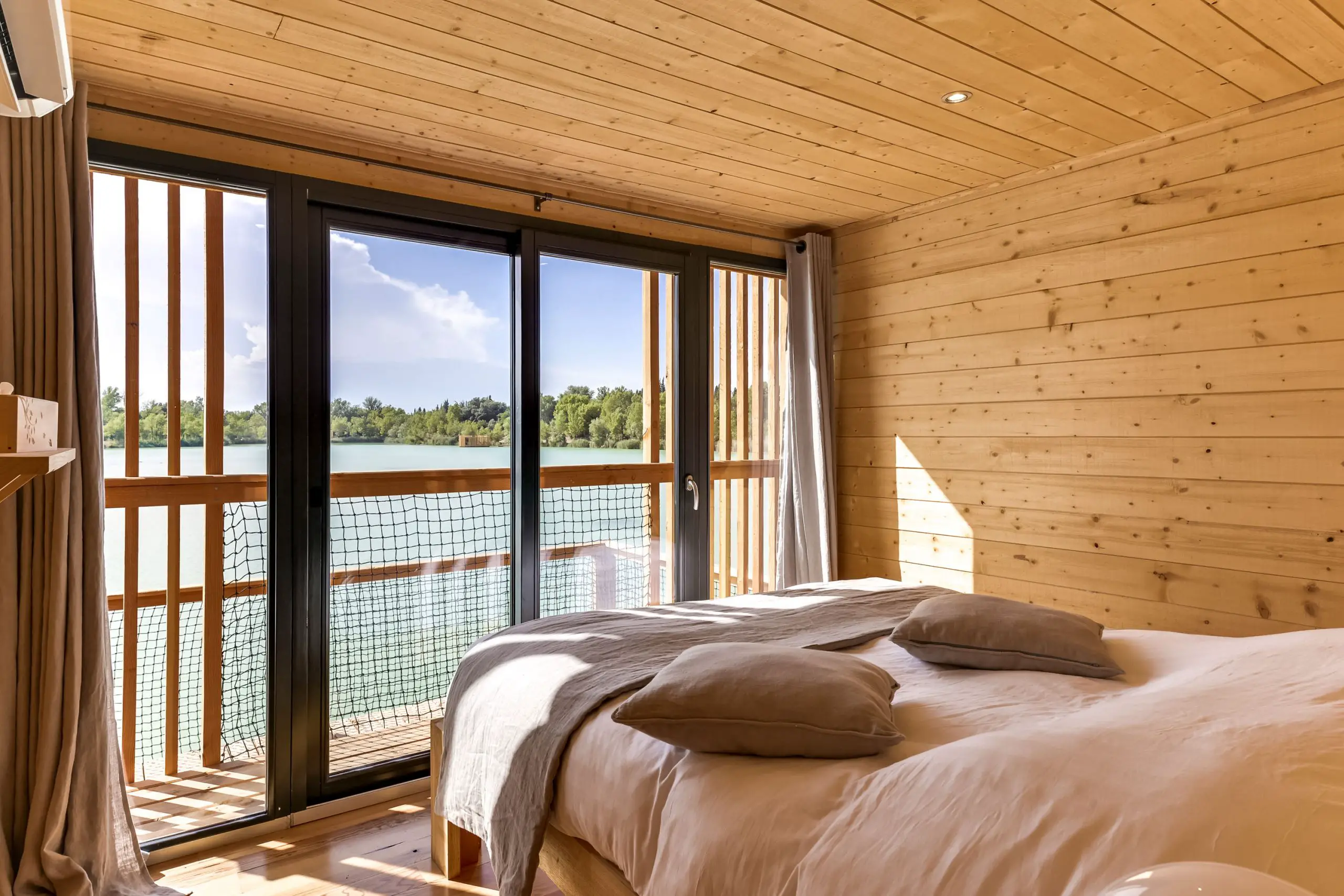 "湖畔木屋 | 与自然共生的设计师度假胜地"-3