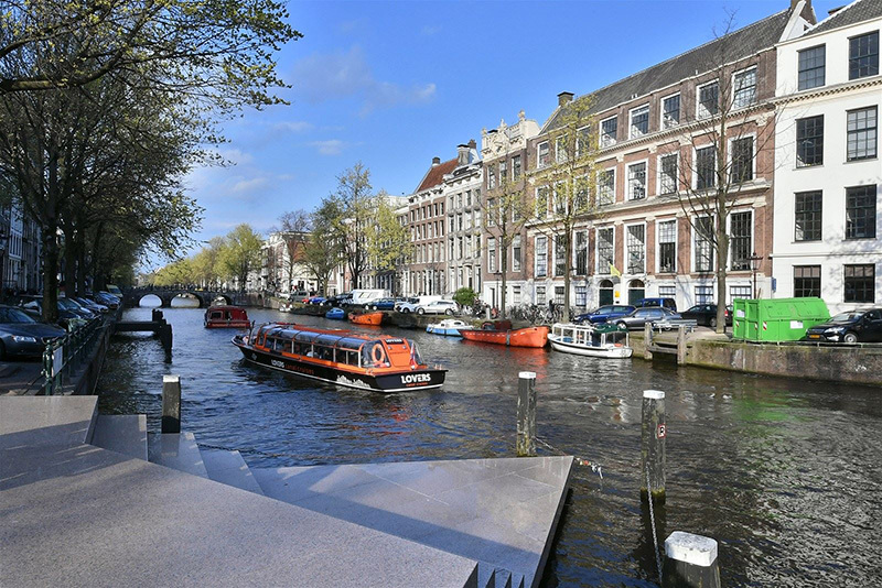 阿姆斯特丹中心区暗色调现代公寓,历史与时尚的完美融合-28