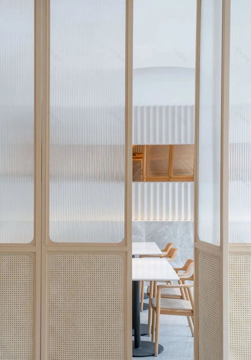 原木与玻璃的搭配,塑造百看不腻的家居空间-3