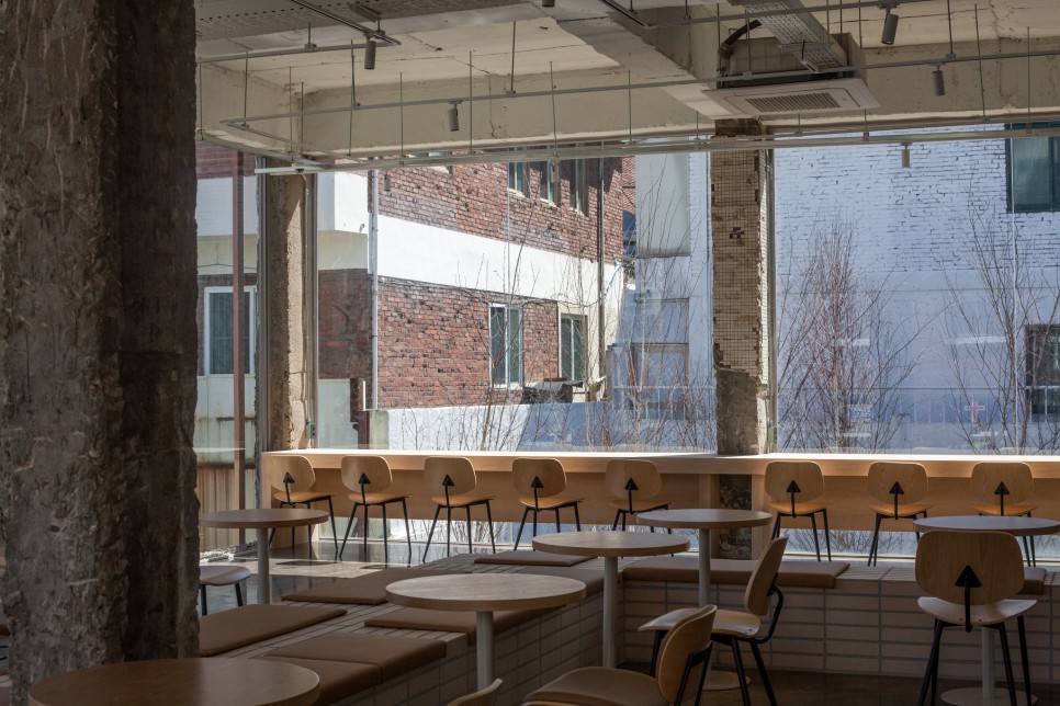 现代工业风 | 300 平米大型咖啡厅设计-7