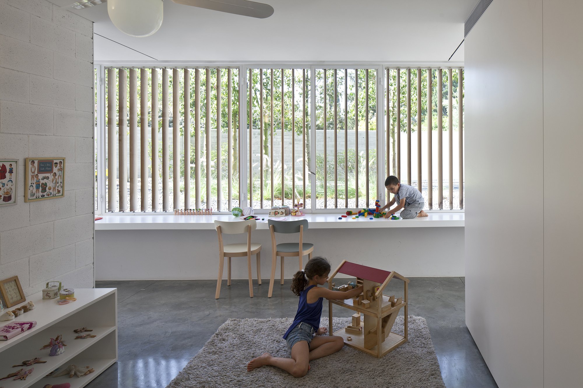 混凝土与原木的现代空灵别墅-43