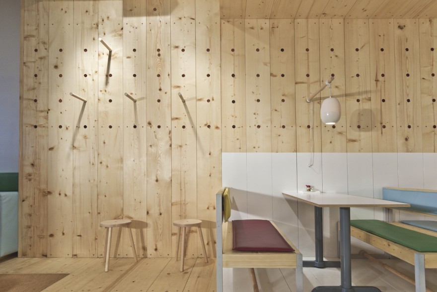 云杉木装饰的Bestie餐厅-1