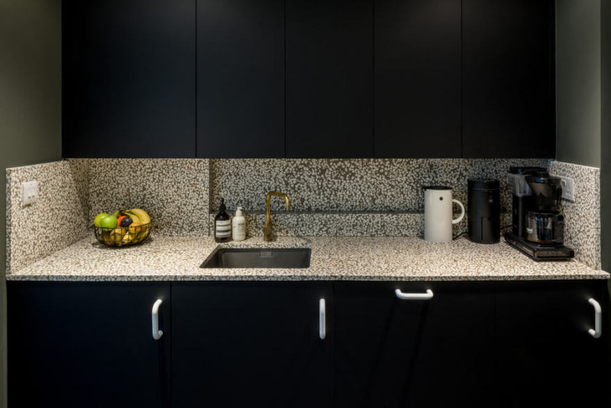 可再生材料和丰富色彩的办公室改造设计丨英国伦敦丨Archmongers-16