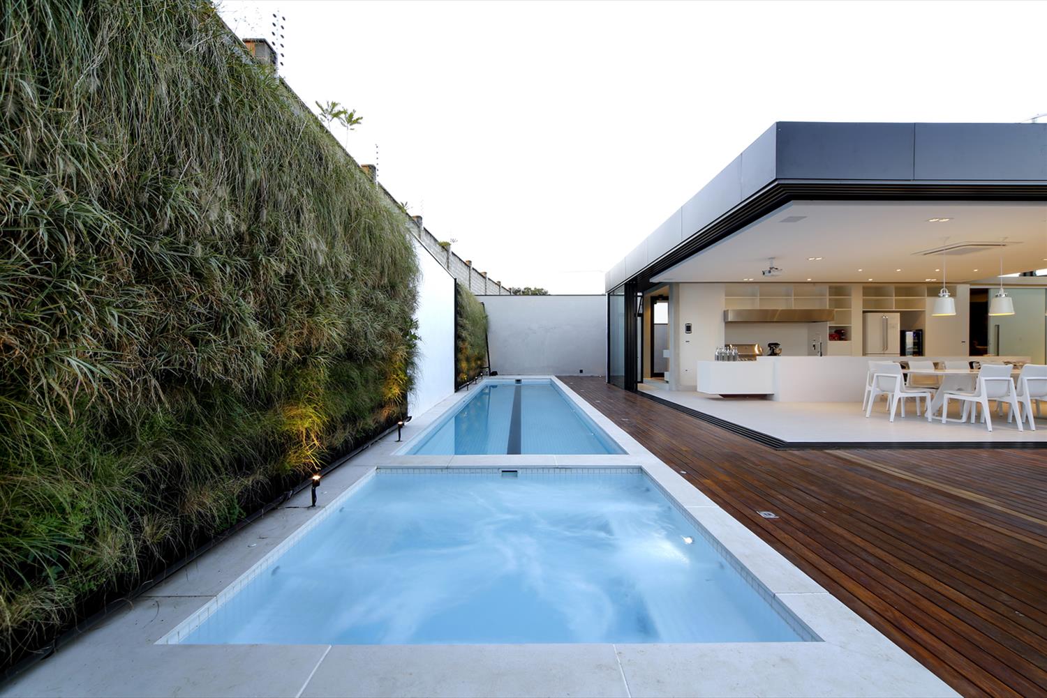 巴西独特 V 型支柱住宅设计-5