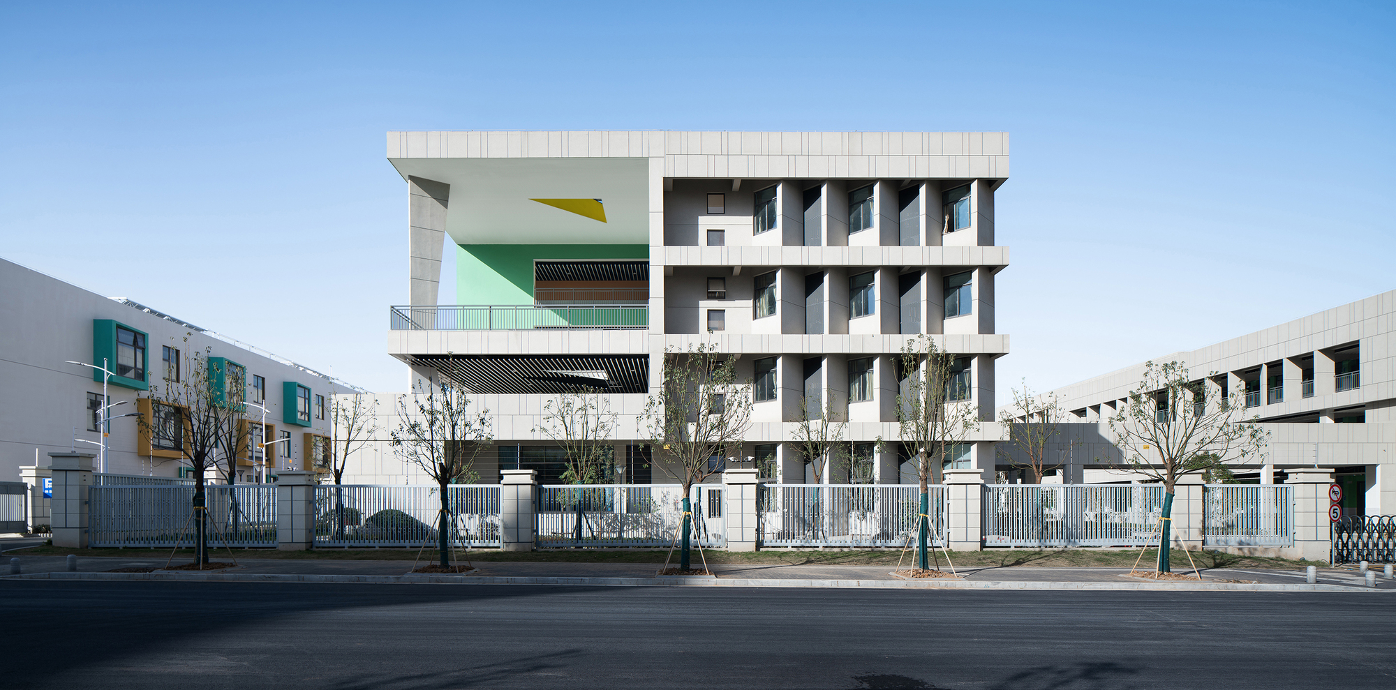 Nanjing Qixia Mountain Shibuqiao Central School / Nanjing Bangjian Urban Architectural Group-33