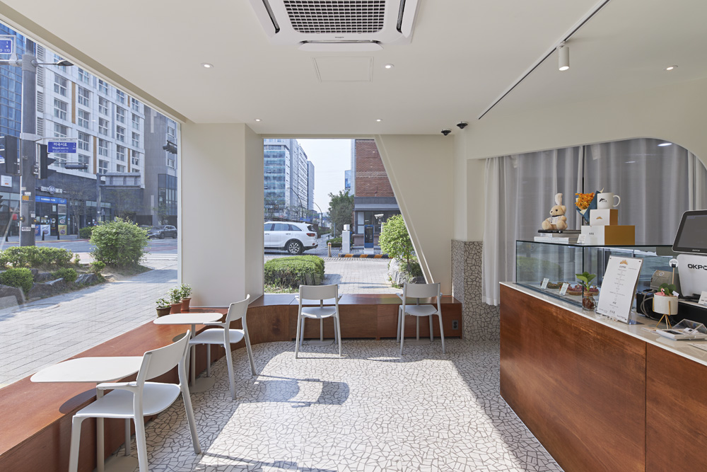 16 坪现代咖啡厅，简约风格中的温馨之作-4