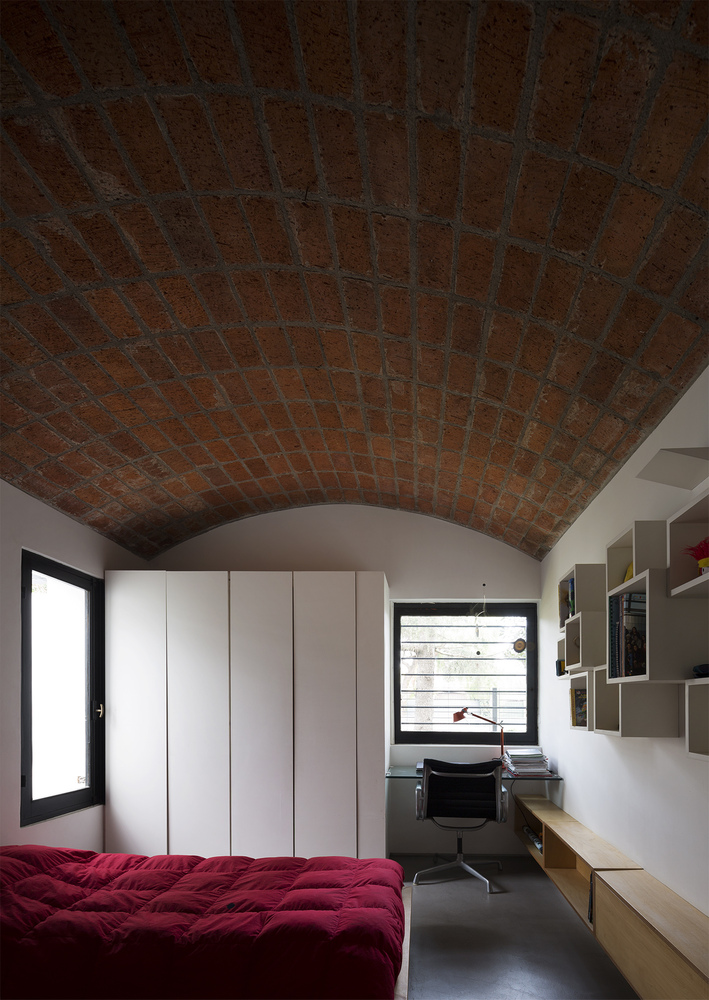 乌拉圭 HQ 住宅 | 带加泰罗尼亚穹顶的现代空间-24