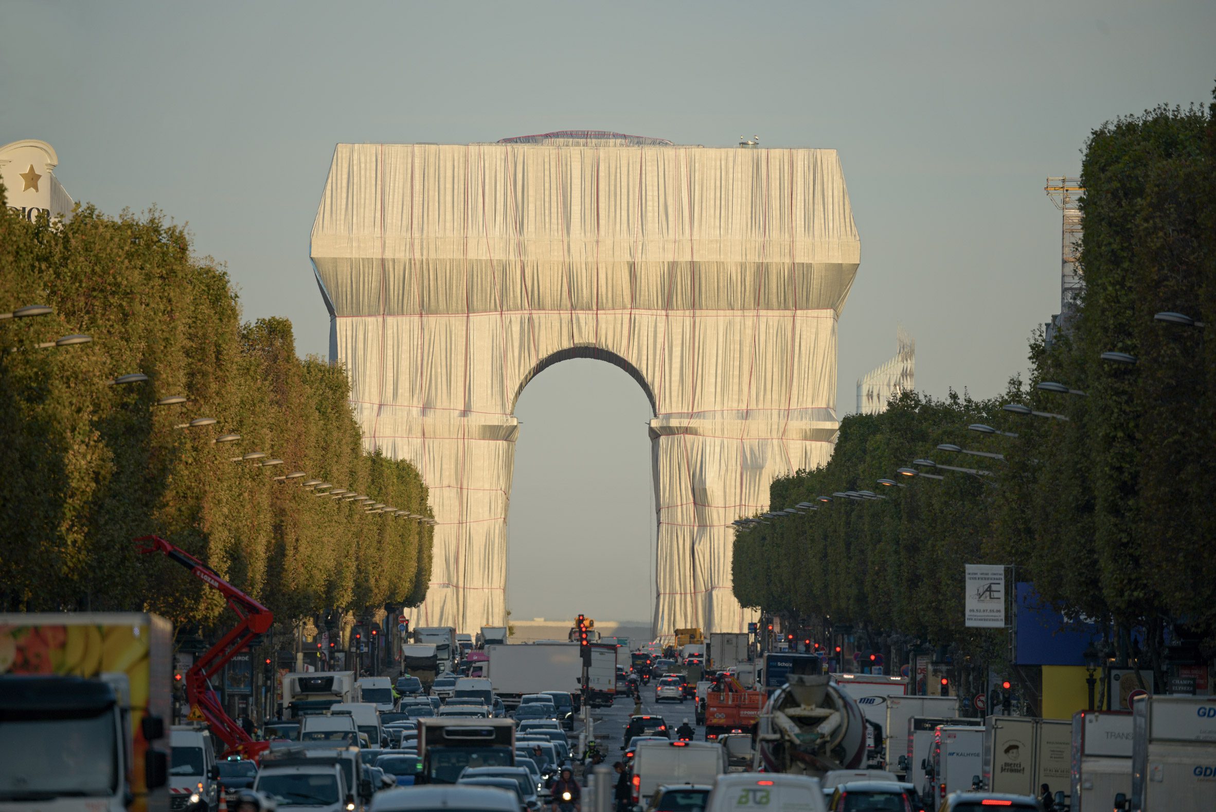 巴黎 Arc de Triomphe 缠绕艺术装置 | Christo 和 Jeanne-Claude 的遗作惊艳亮相-4