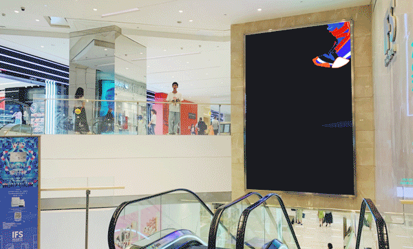 成都 IFS 时尚召集令 | 动感灯管串联全场的靓丽视觉设计-22