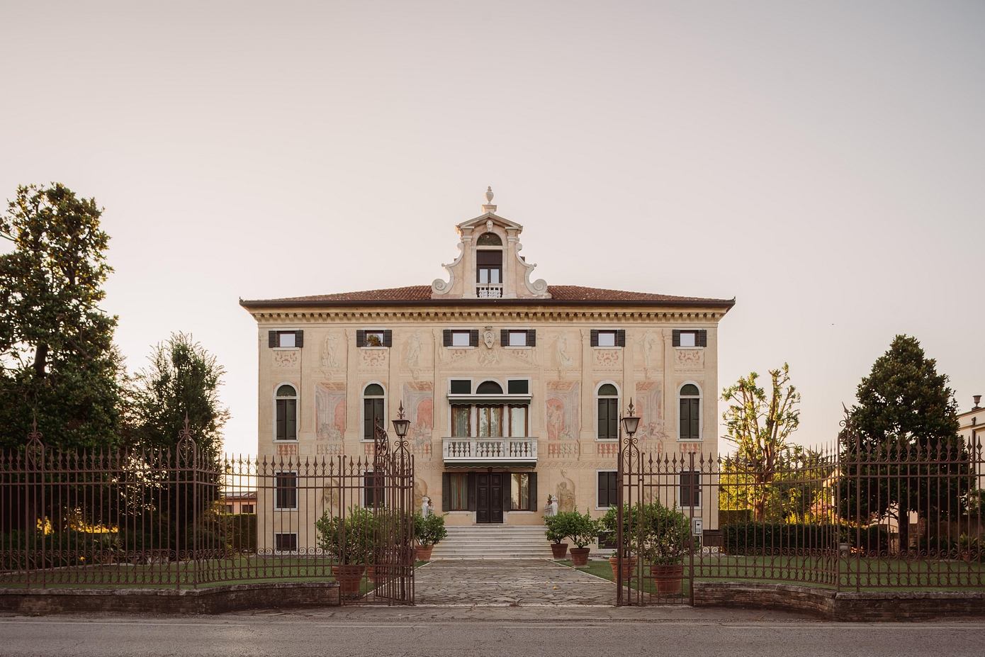 213 Attic in Villa Soranzo: Modern Penthouse Within 16th-Century Shell-11