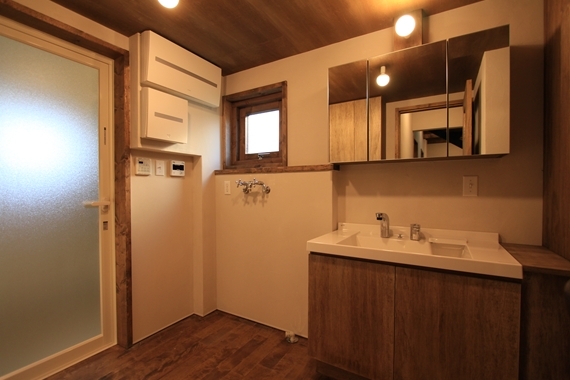 「鉄階段とウッドデッキの家」（铁楼梯与木质甲板之家）丨日本-34