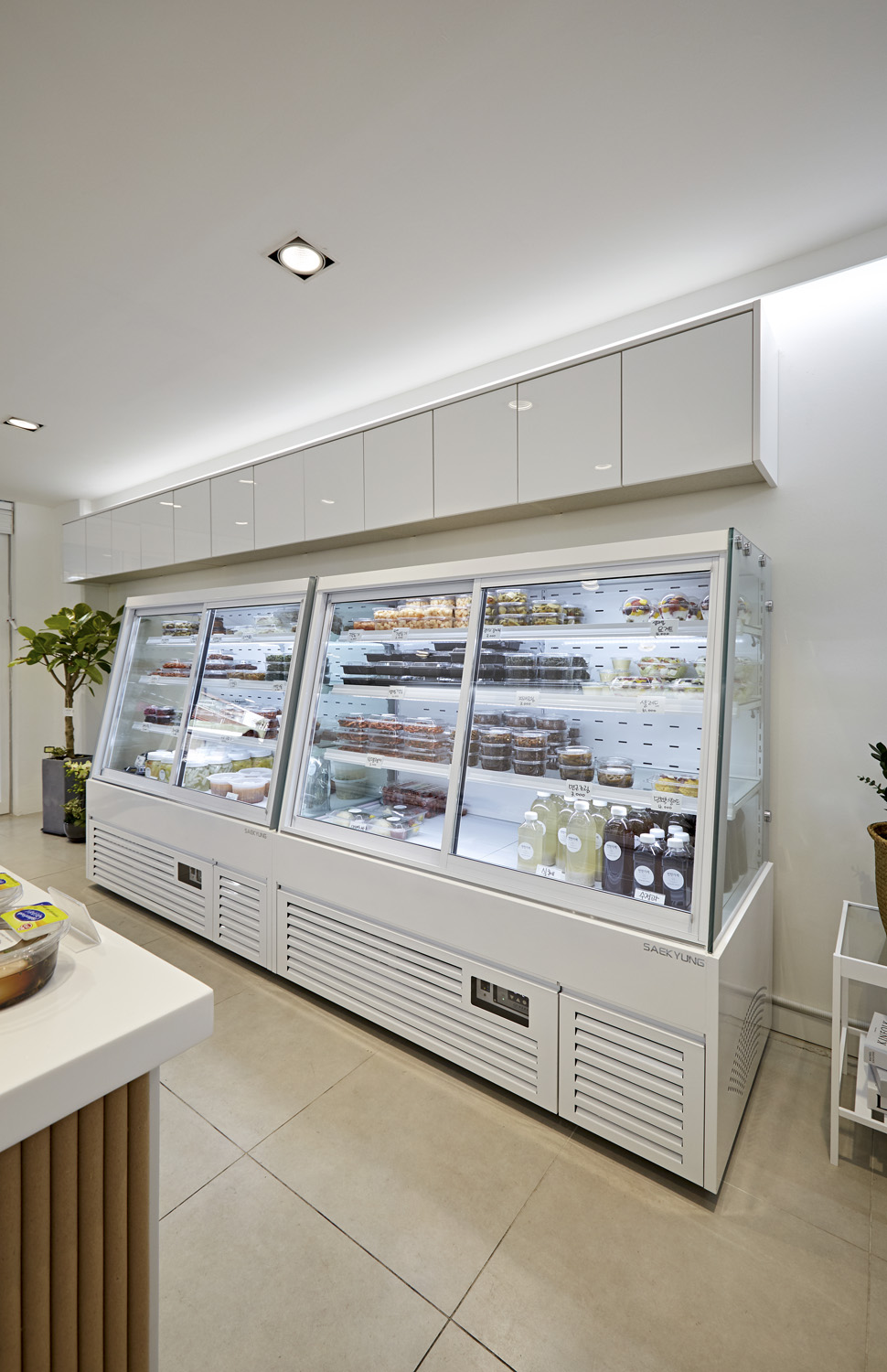 15 坪极简双色调餐厅设计，打造清爽美食空间-9