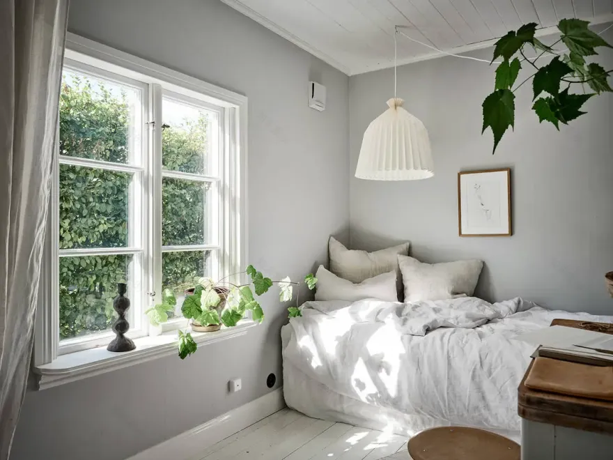 瑞典 19 世纪乡村风情木屋,白色内饰与田园风光完美融合-14